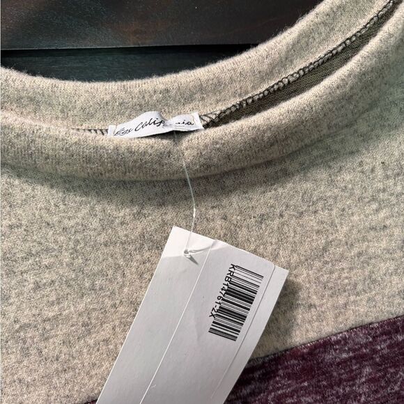 NWT Gray and Purple Crew Neck Sweater with Color-Block Design - Picture 2 of 2